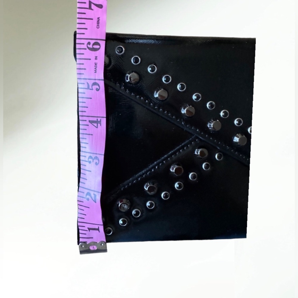 Michael Kors Black Patent Leather Clutch with Silver Studs NWOT - Fashion Show - Picture 12 of 12